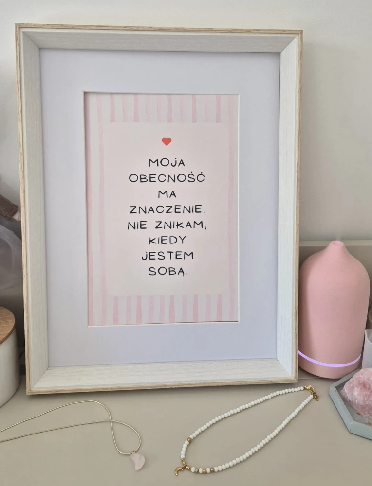 Moja obecność ma znaczenie. Nie znikam, kiedy jestem sobą. - plakat a4/a3