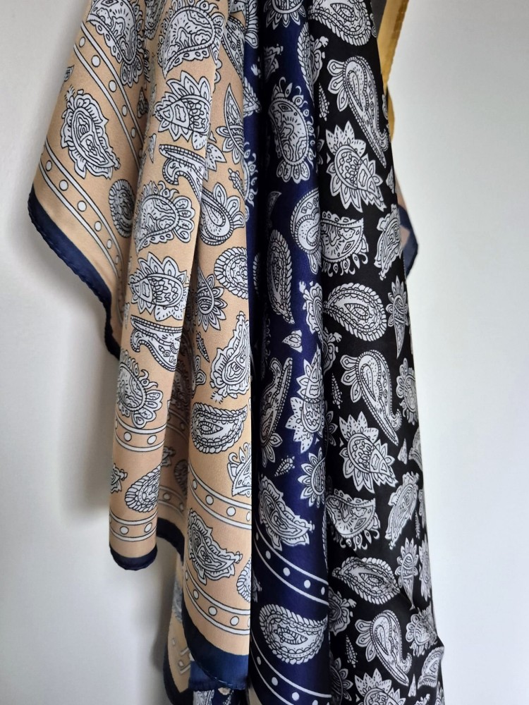 Apaszki na szyję z motywem paisley