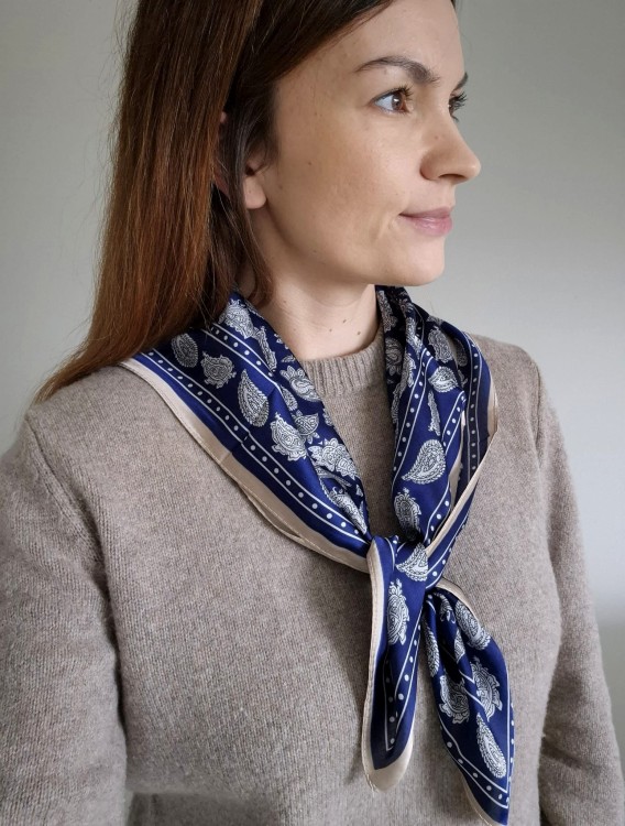 Apaszka damska na szyję - elegancki motyw paisley | granatowa