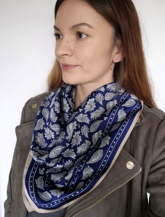 Apaszka damska na szyję - elegancki motyw paisley | granatowa