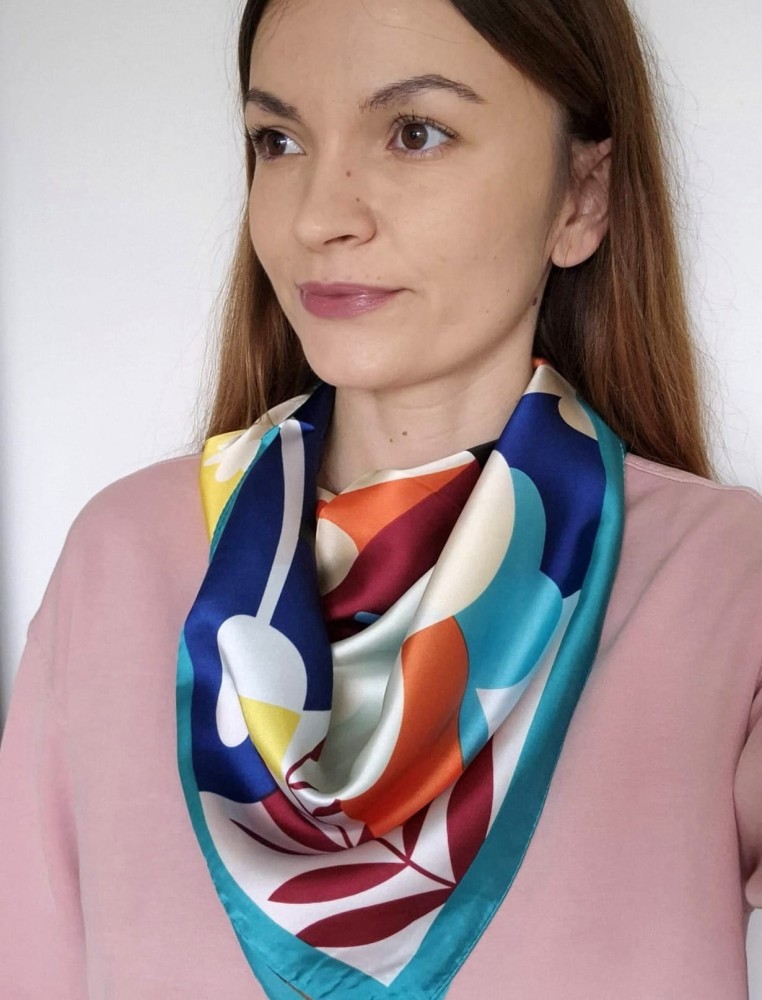 Wiosenna apaszka damska na szyję w kwiaty | turkus