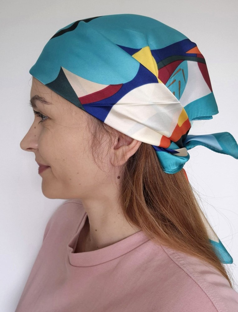 Wiosenna apaszka damska na szyję w kwiaty | turkus