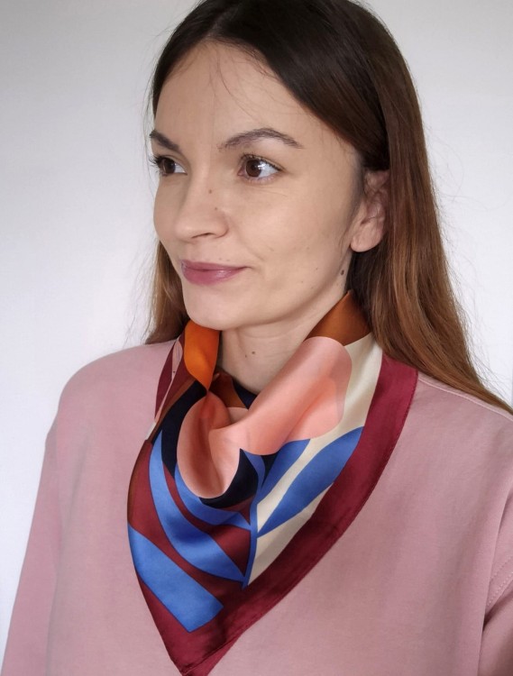 Wiosenna apaszka damska na szyję w kwiaty | bordowy