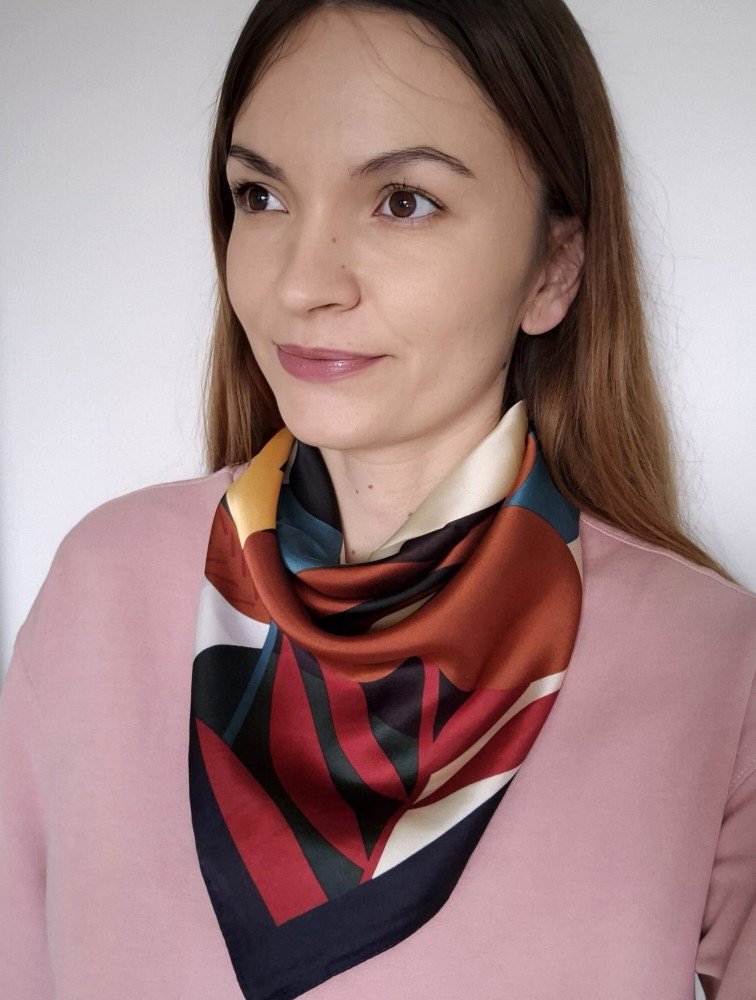 Wiosenna apaszka damska na szyję w kwiaty | granatowa