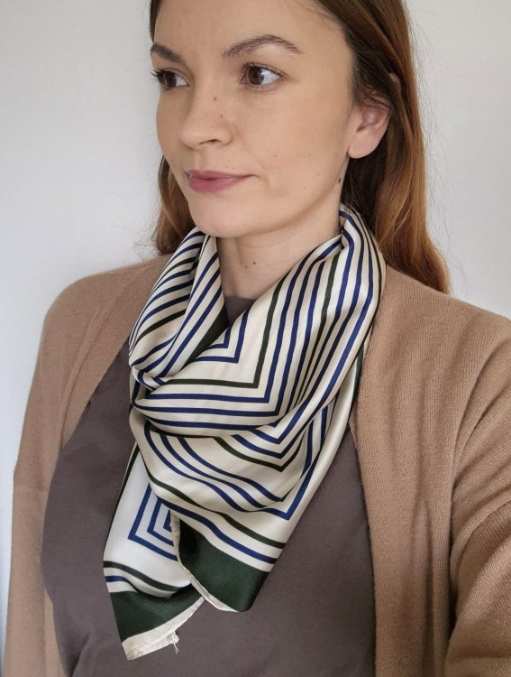 Apaszka damska na szyję – klasyczne dwukolorowe paski | zielona