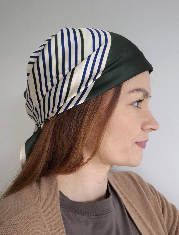 Apaszka damska na szyję – klasyczne dwukolorowe paski | zielona