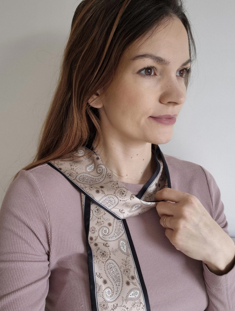 Twilly wzór paisley – wąska damska apaszka na szyję i do włosów | beżowa