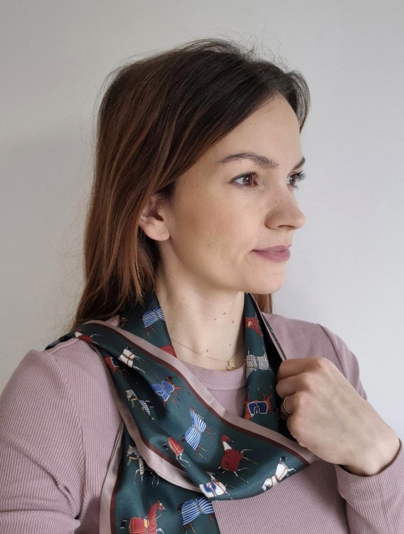 Twilly wzór konie - wąska damska apaszka na szyję i do włosów | zielona