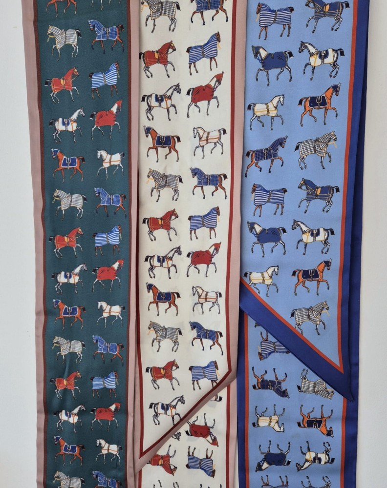 Apaszki ze wzorem koni